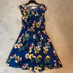 Maeve cap sleeved dress with gathered waist. Pull on style. Size medium